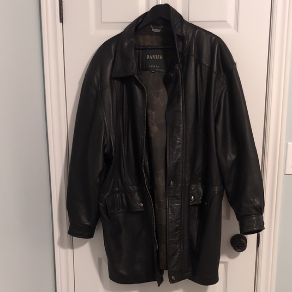 EUC Danier Black Genuine Leather Coat Size XL - Picture 1 of 9